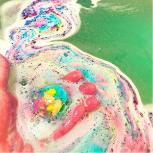 Giant Rainbow Bath Bomb - Rainbow Diva